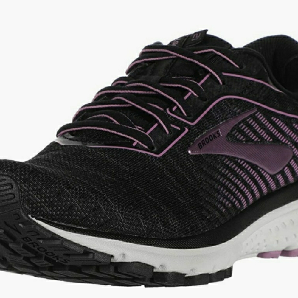 Brooks Ghost 12 ladies athletic shoes NWOT